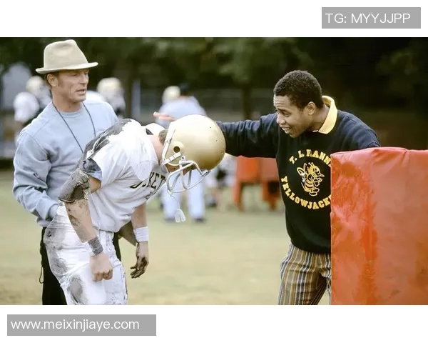 黑人视角下的足球传奇：一部关于梦想与奋斗的电影探索