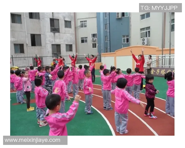 幼儿园小班户外体育活动教案探索幼儿身体协调与团队合作能力的提升